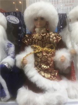 Фигура Снегурочка красная работает от батареек 311450