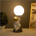 Лампа настольная Космонавт с луной белый/золото 12.5*12.5*33см 500597
